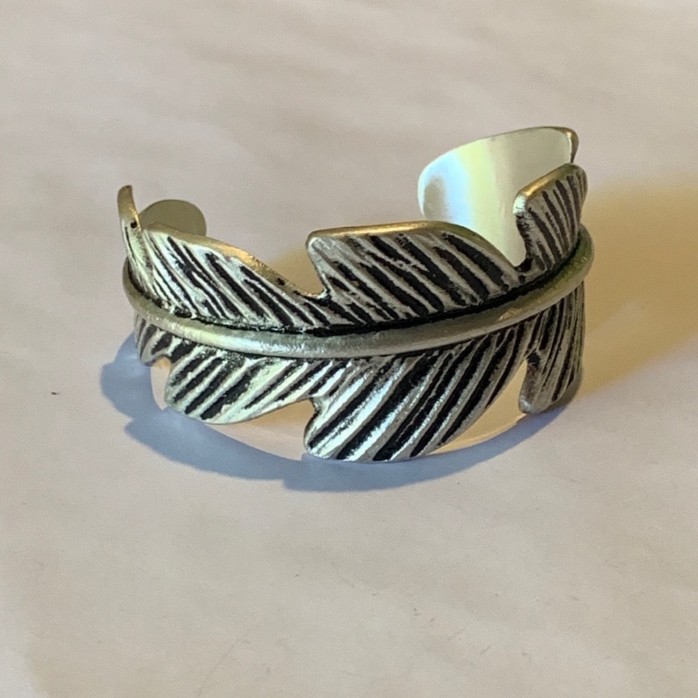 Rustic Cuff Silver Tone Feather Western Bracelet - image 4